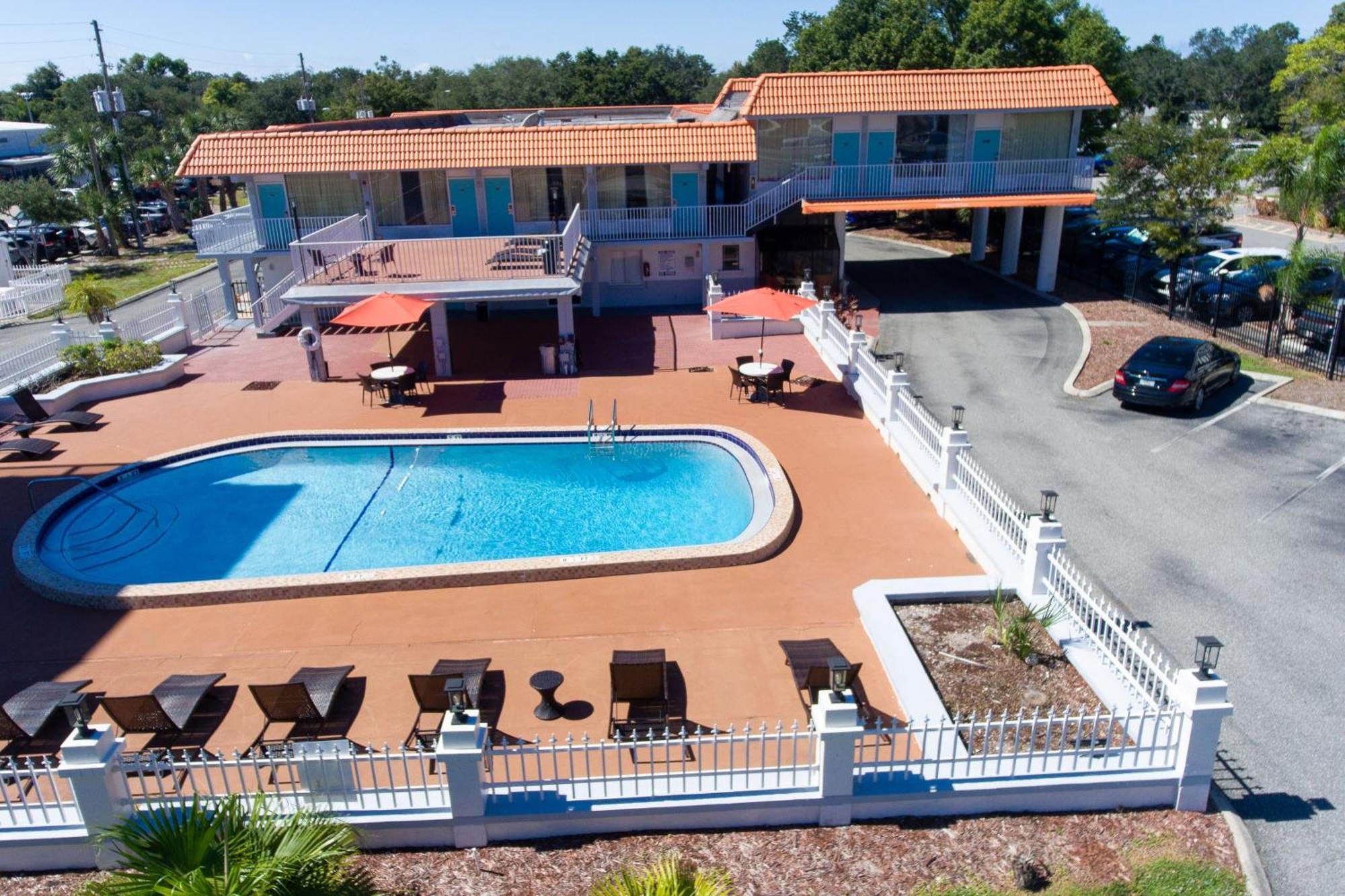 ฮาวเวิร์ด จอห์นสัน บาย วินด์แฮม เคลียร์วอเตอร์ ฟลอริดา Motel ภายนอก รูปภาพ