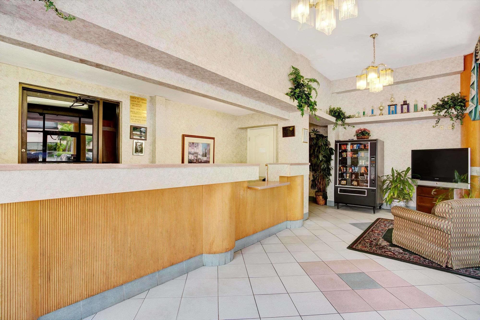 ฮาวเวิร์ด จอห์นสัน บาย วินด์แฮม เคลียร์วอเตอร์ ฟลอริดา Motel ภายนอก รูปภาพ
